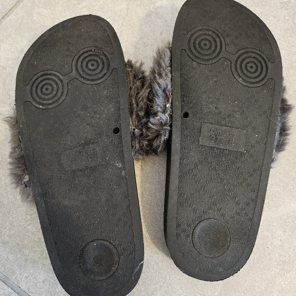 EUC Aldo furry slides. - Picture 3 of 3